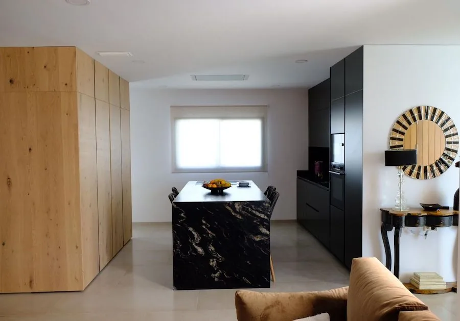 Interior del proyecto Conil con vistas al mar